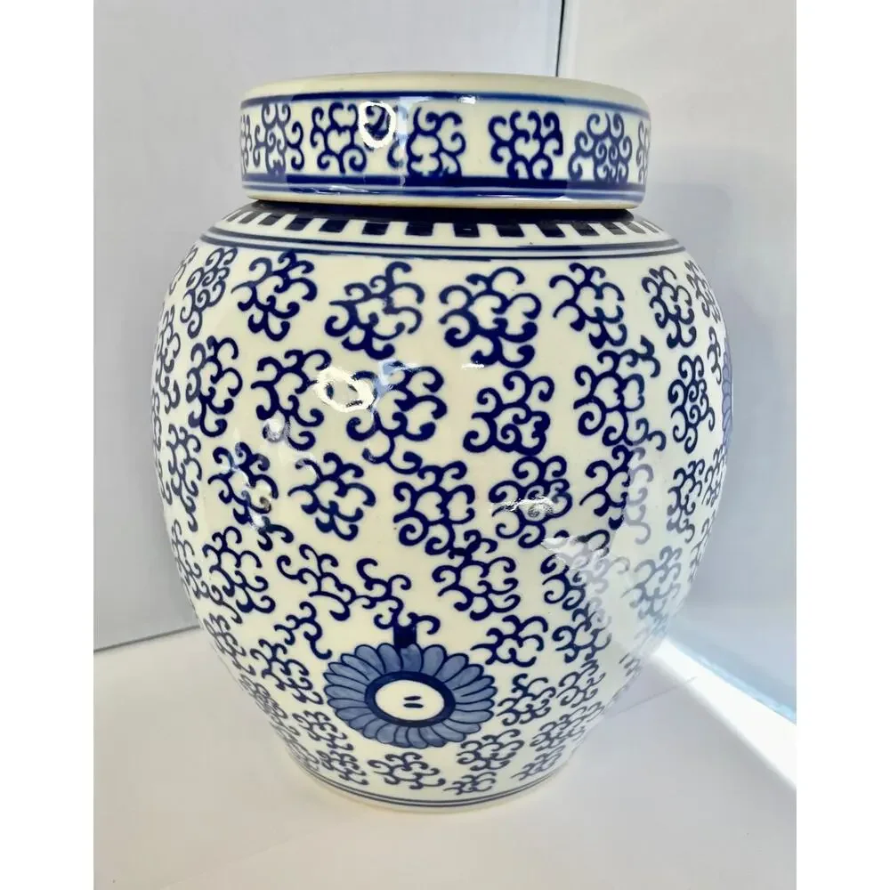 Chinoiserie Ballard Designs Blue and White Porcelain Ginger Jar NEW!!!